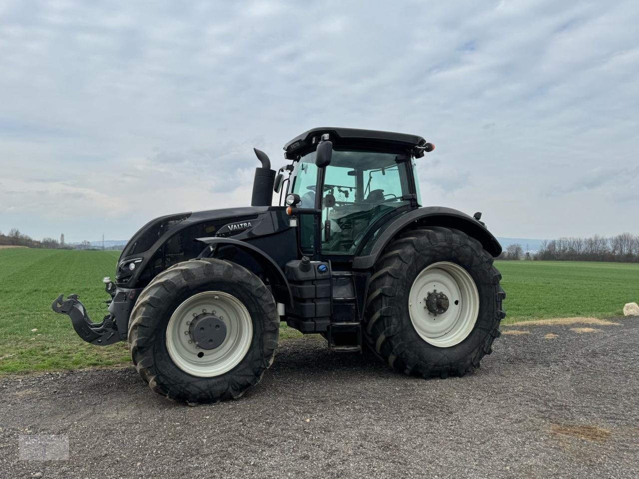 Traktor del tipo Valtra S374 mit RÜFA, Gebrauchtmaschine In Pragsdorf (Immagine 1)