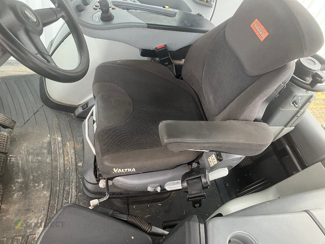 Traktor типа Valtra S374  Rüfa, Gebrauchtmaschine в Sonnewalde (Фотография 6)