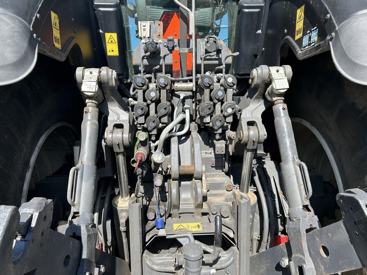 Traktor of the type Valtra S374, Gebrauchtmaschine in Skanderborg (Picture 1)