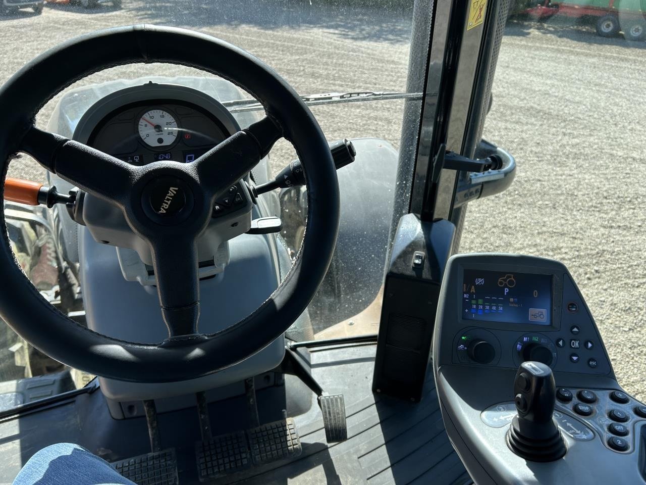 Traktor of the type Valtra S374, Gebrauchtmaschine in Skanderborg (Picture 11)