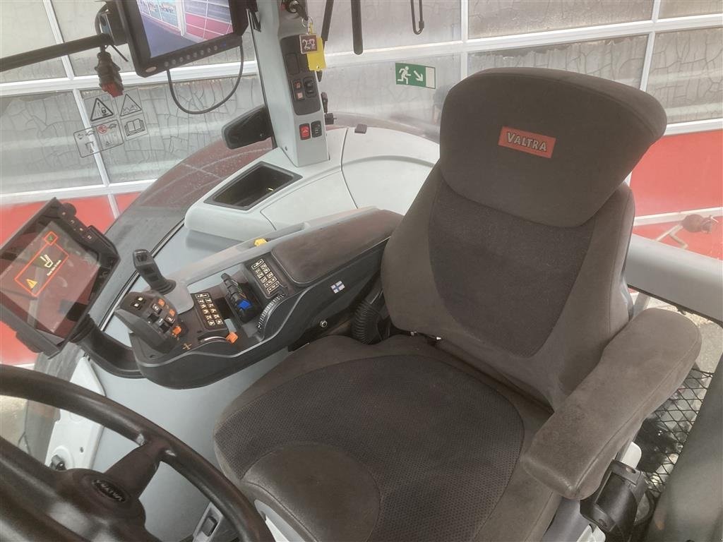 Traktor des Typs Valtra S394 Stor GPS Pakke og luftaffjedret kabine, Gebrauchtmaschine in Hobro (Bild 8)
