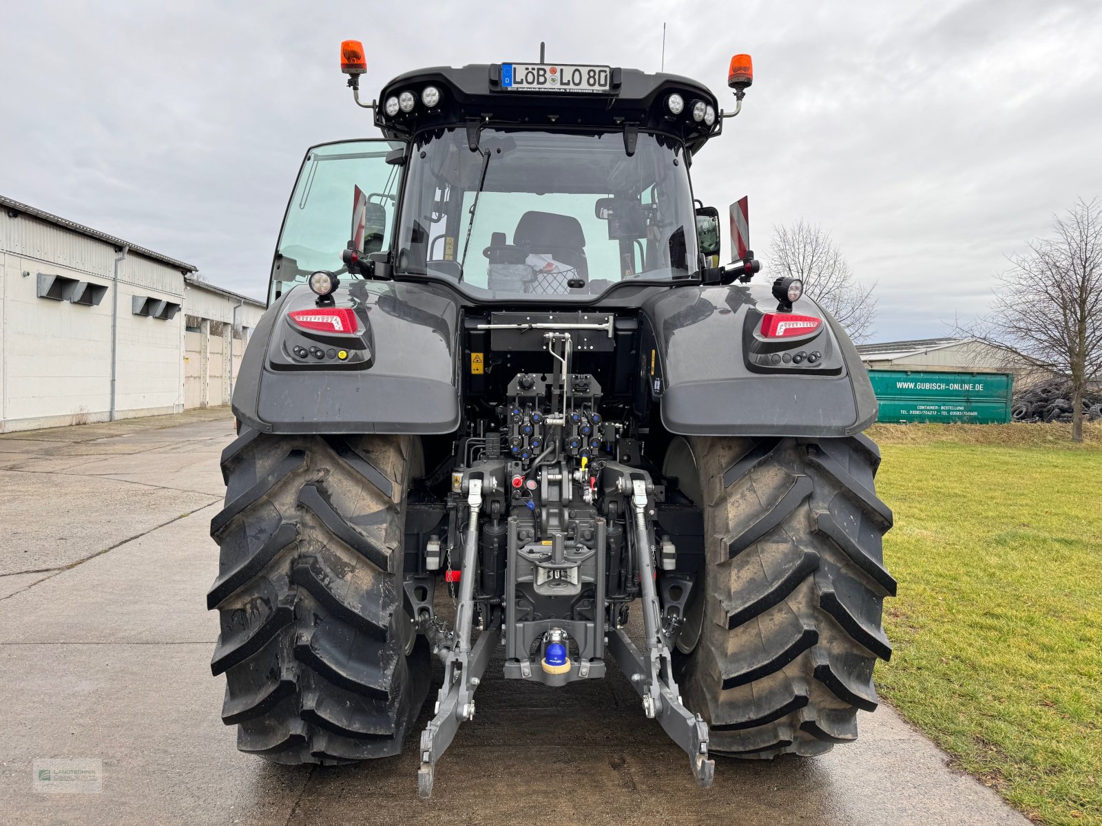 Traktor des Typs Valtra S394, Neumaschine in Löbau (Bild 7)