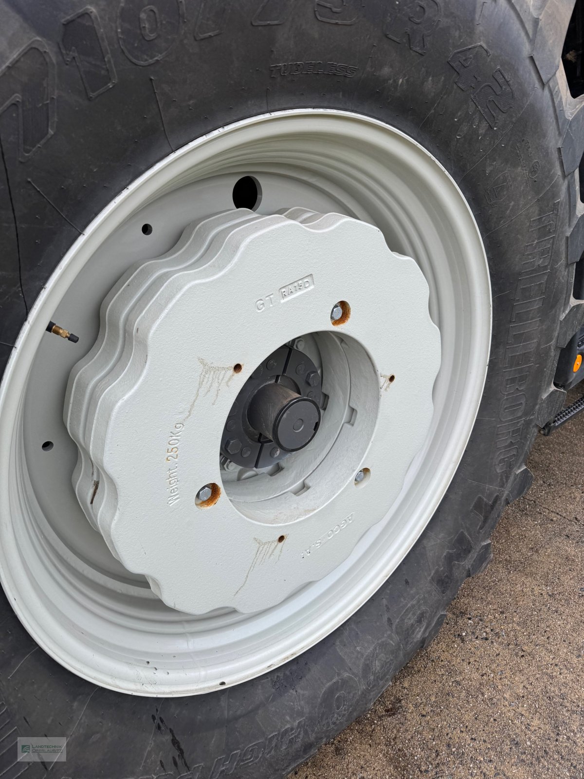 Traktor des Typs Valtra S394, Neumaschine in Löbau (Bild 8)