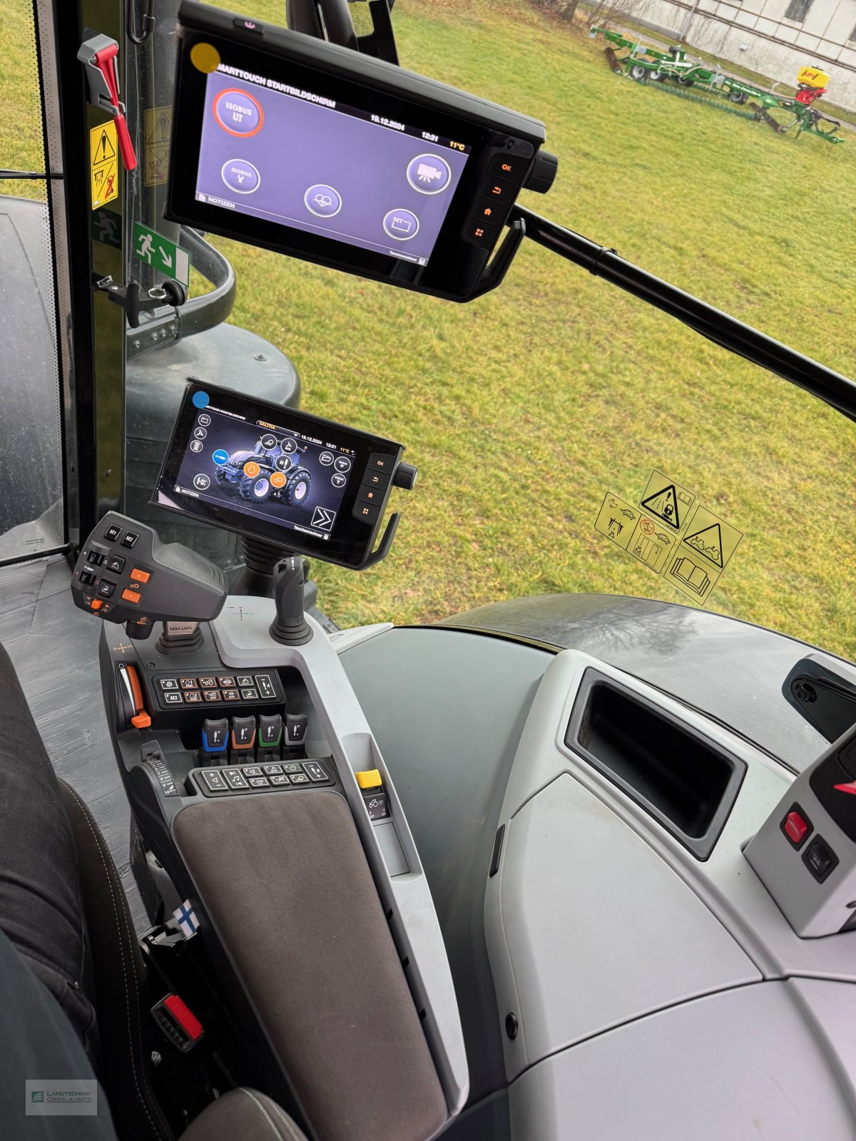 Traktor des Typs Valtra S394, Neumaschine in Löbau (Bild 13)