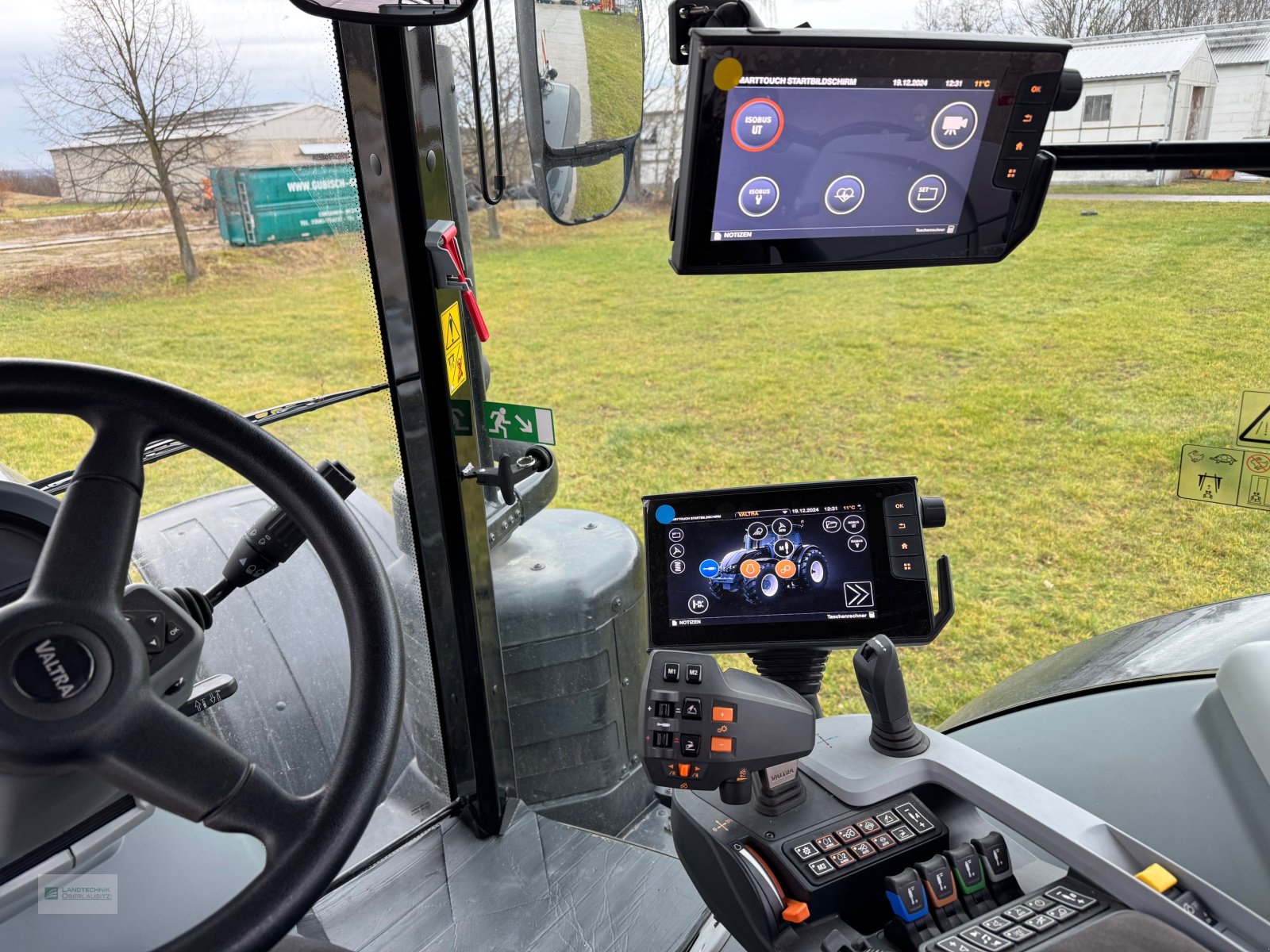 Traktor des Typs Valtra S394, Neumaschine in Löbau (Bild 14)