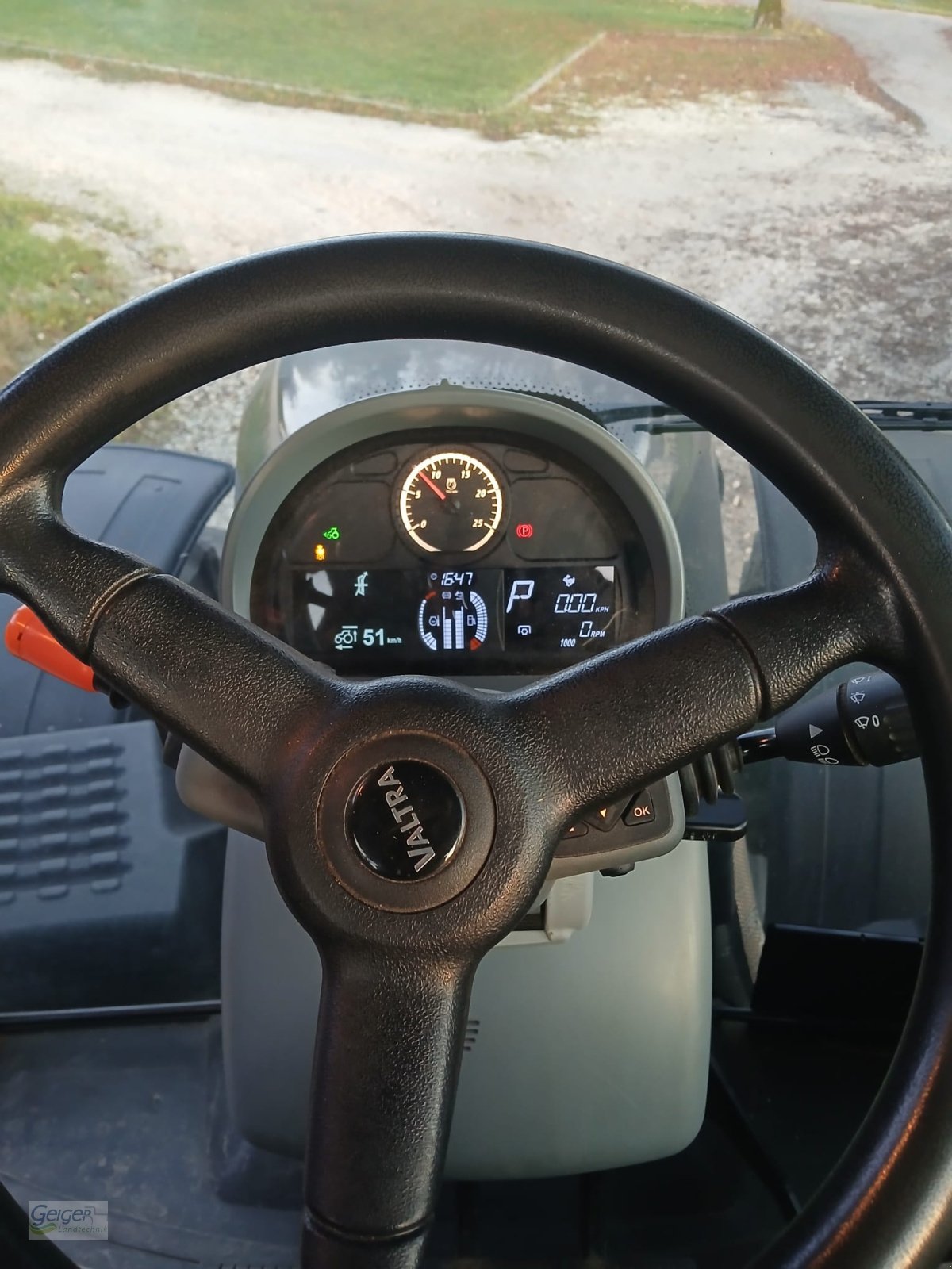 Traktor типа Valtra S394, Gebrauchtmaschine в Drachselsried (Фотография 7)