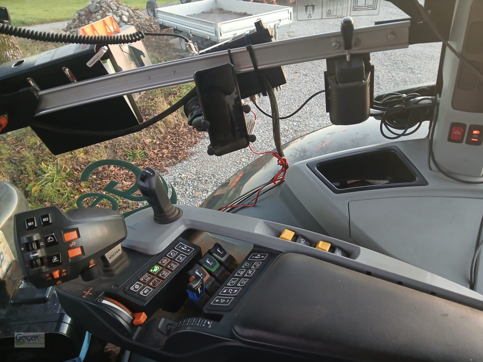 Traktor типа Valtra S394, Gebrauchtmaschine в Drachselsried (Фотография 8)