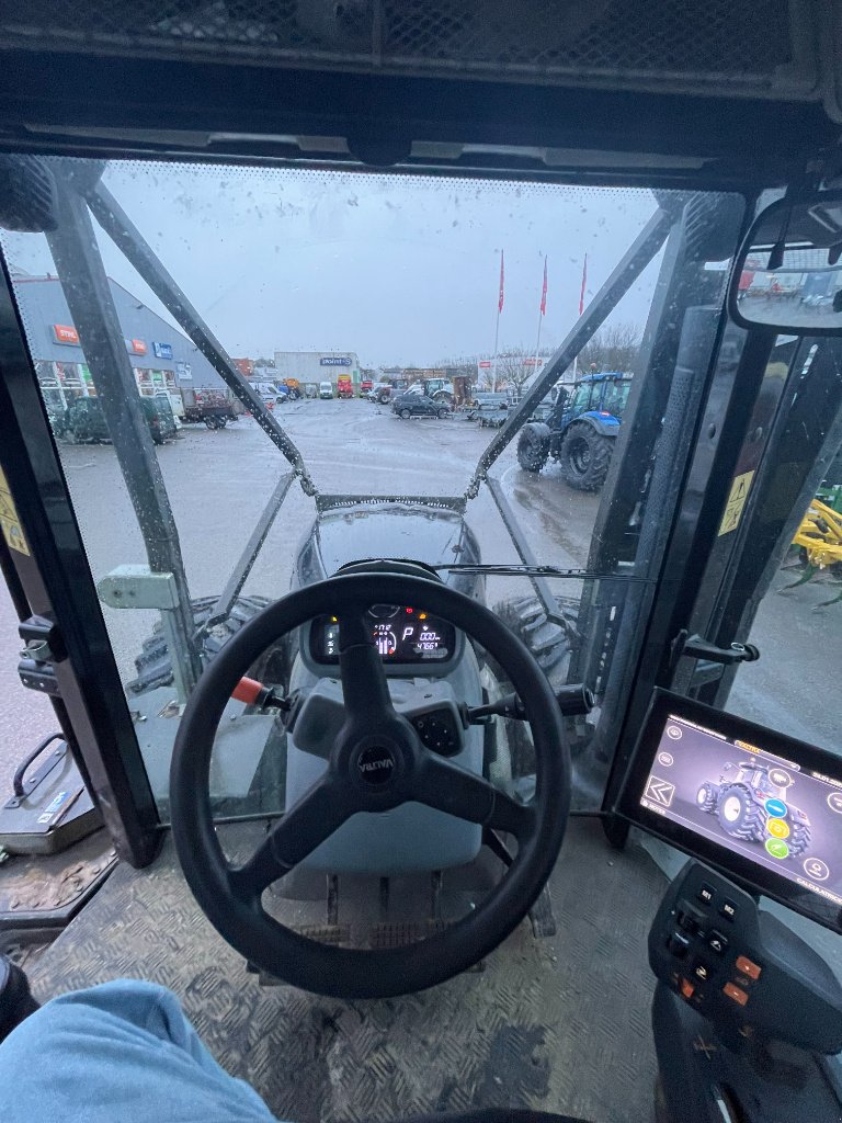 Traktor typu Valtra S394, Gebrauchtmaschine v Neufchâtel-en-Bray (Obrázek 11)