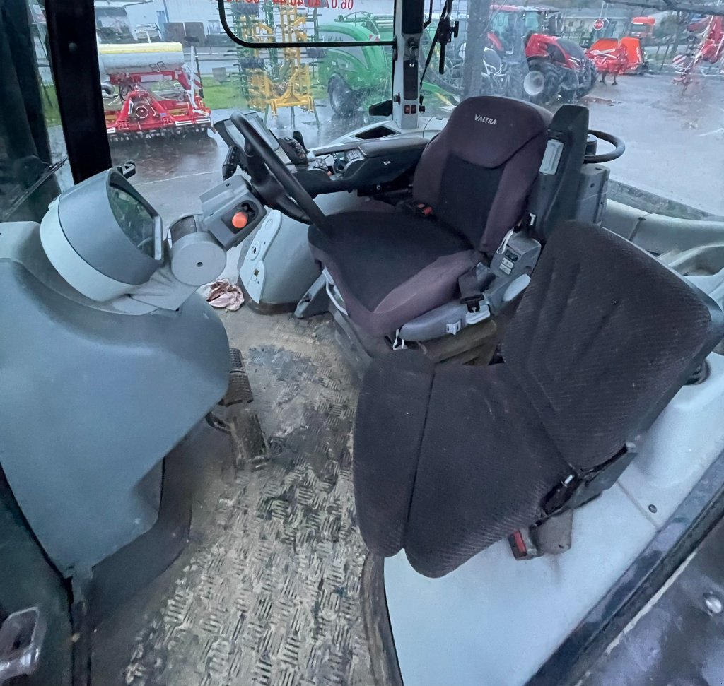 Traktor typu Valtra S394, Gebrauchtmaschine v Neufchâtel-en-Bray (Obrázek 10)