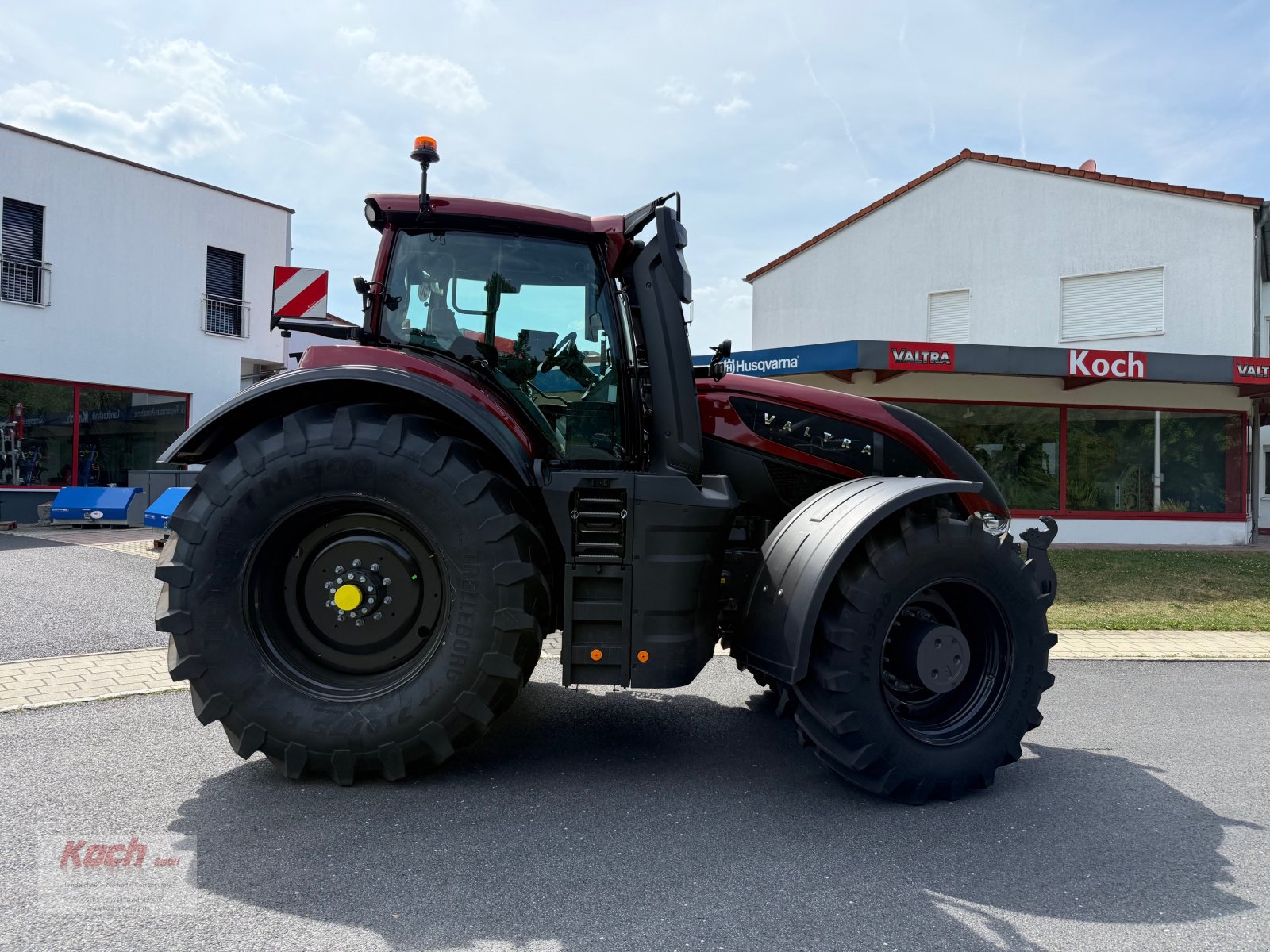 Traktor of the type Valtra S396, Neumaschine in Neumarkt / Pölling (Picture 3)