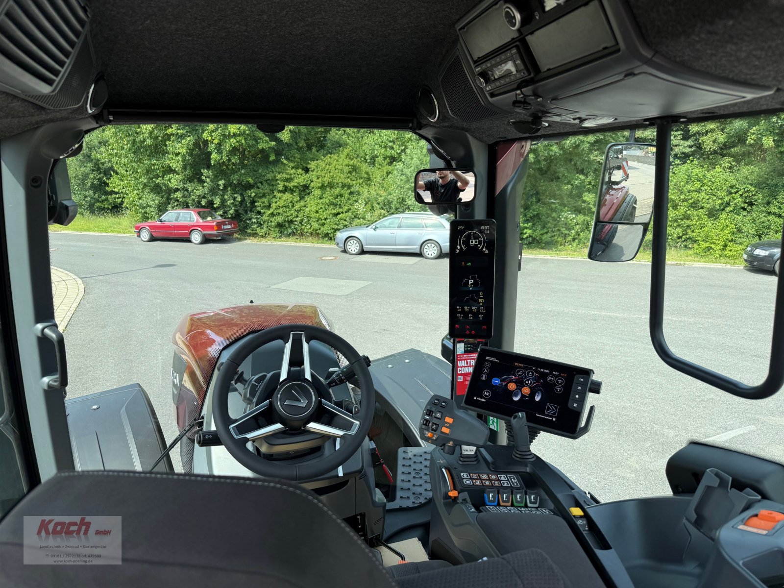 Traktor of the type Valtra S396, Neumaschine in Neumarkt / Pölling (Picture 9)