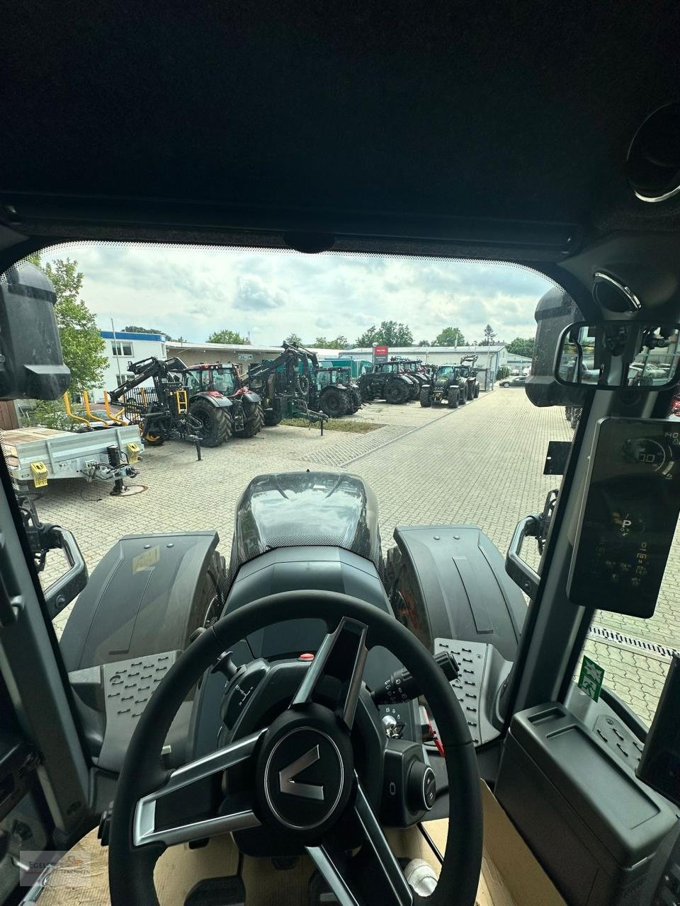 Traktor des Typs Valtra S416, Neumaschine in Fürth / Burgfarrnbach (Bild 4)