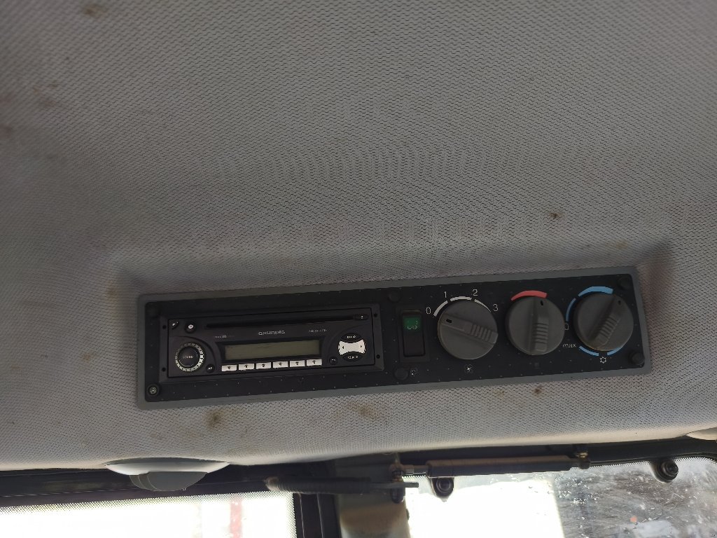 Traktor типа Valtra T 130, Gebrauchtmaschine в Saint-Rémy (Фотография 3)