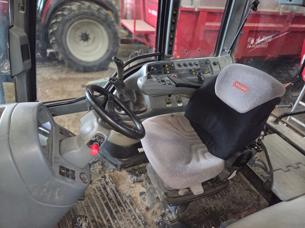 Traktor типа Valtra T 140, Gebrauchtmaschine в BRECEY (Фотография 7)