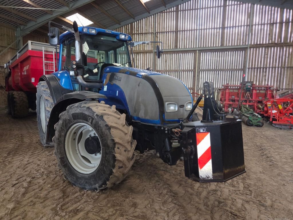 Traktor типа Valtra T 140, Gebrauchtmaschine в BRECEY (Фотография 1)