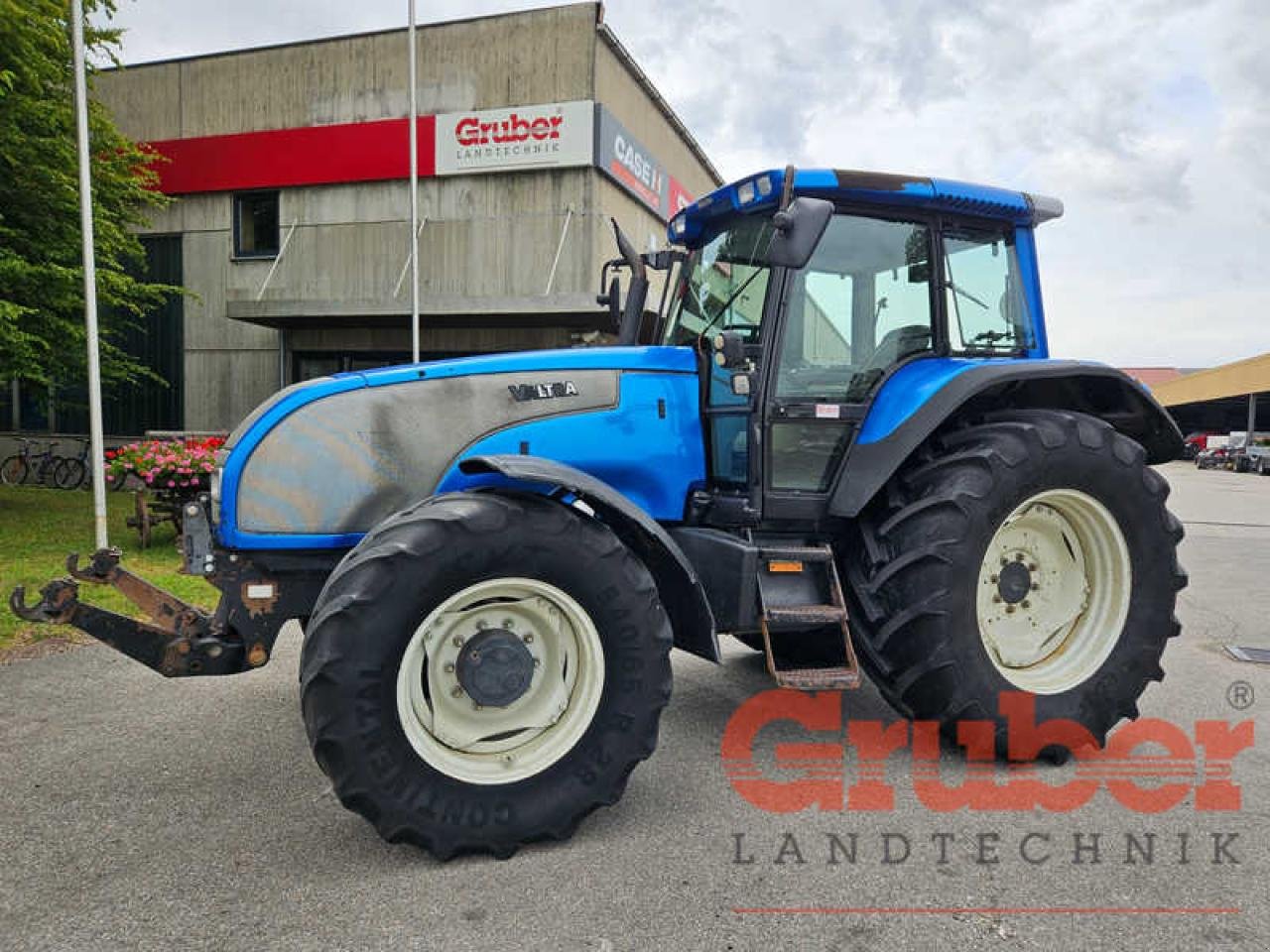 Traktor of the type Valtra T 140, Gebrauchtmaschine in Ampfing (Picture 1)