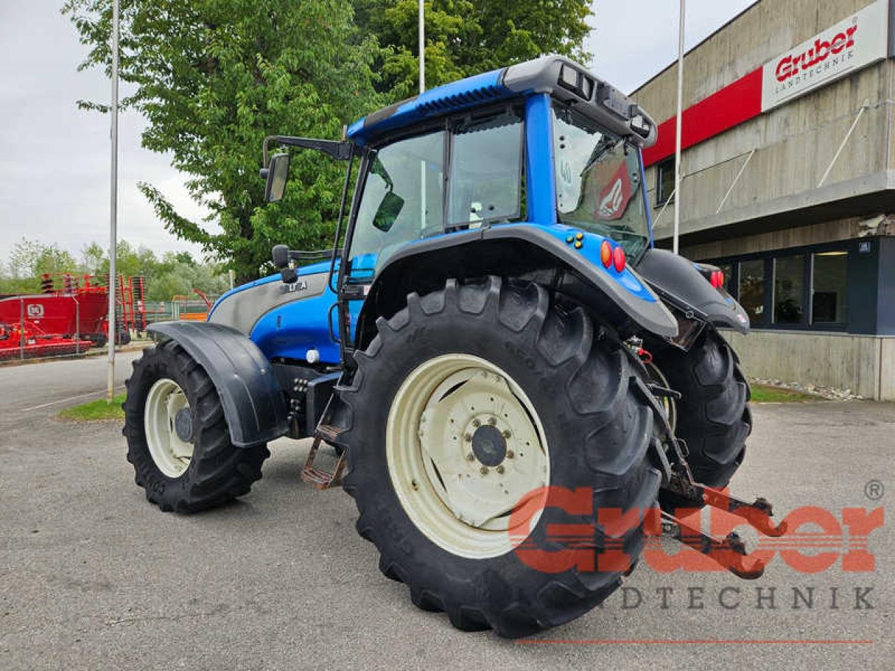 Traktor of the type Valtra T 140, Gebrauchtmaschine in Ampfing (Picture 3)