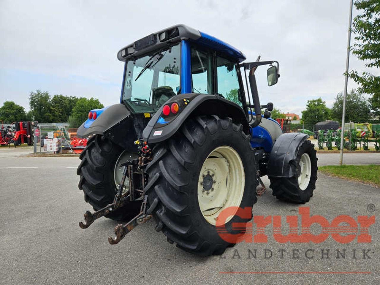 Traktor of the type Valtra T 140, Gebrauchtmaschine in Ampfing (Picture 5)