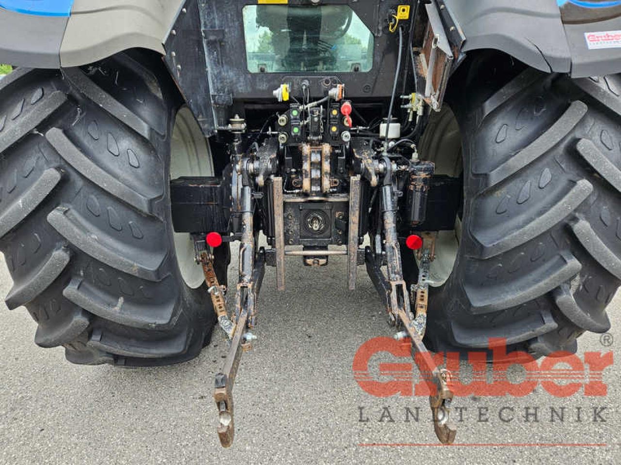 Traktor of the type Valtra T 140, Gebrauchtmaschine in Ampfing (Picture 9)