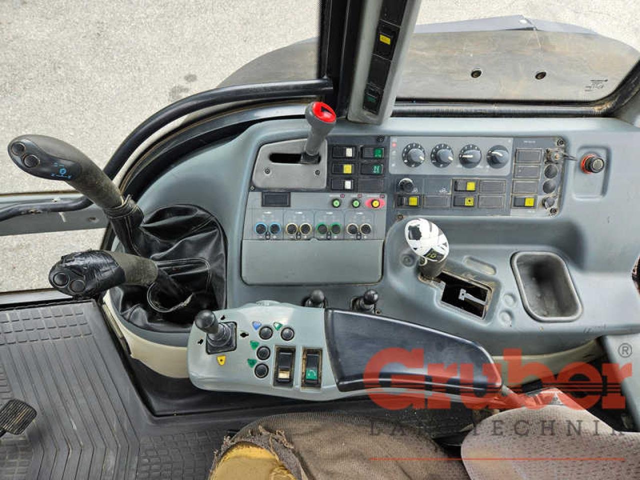 Traktor of the type Valtra T 140, Gebrauchtmaschine in Ampfing (Picture 14)