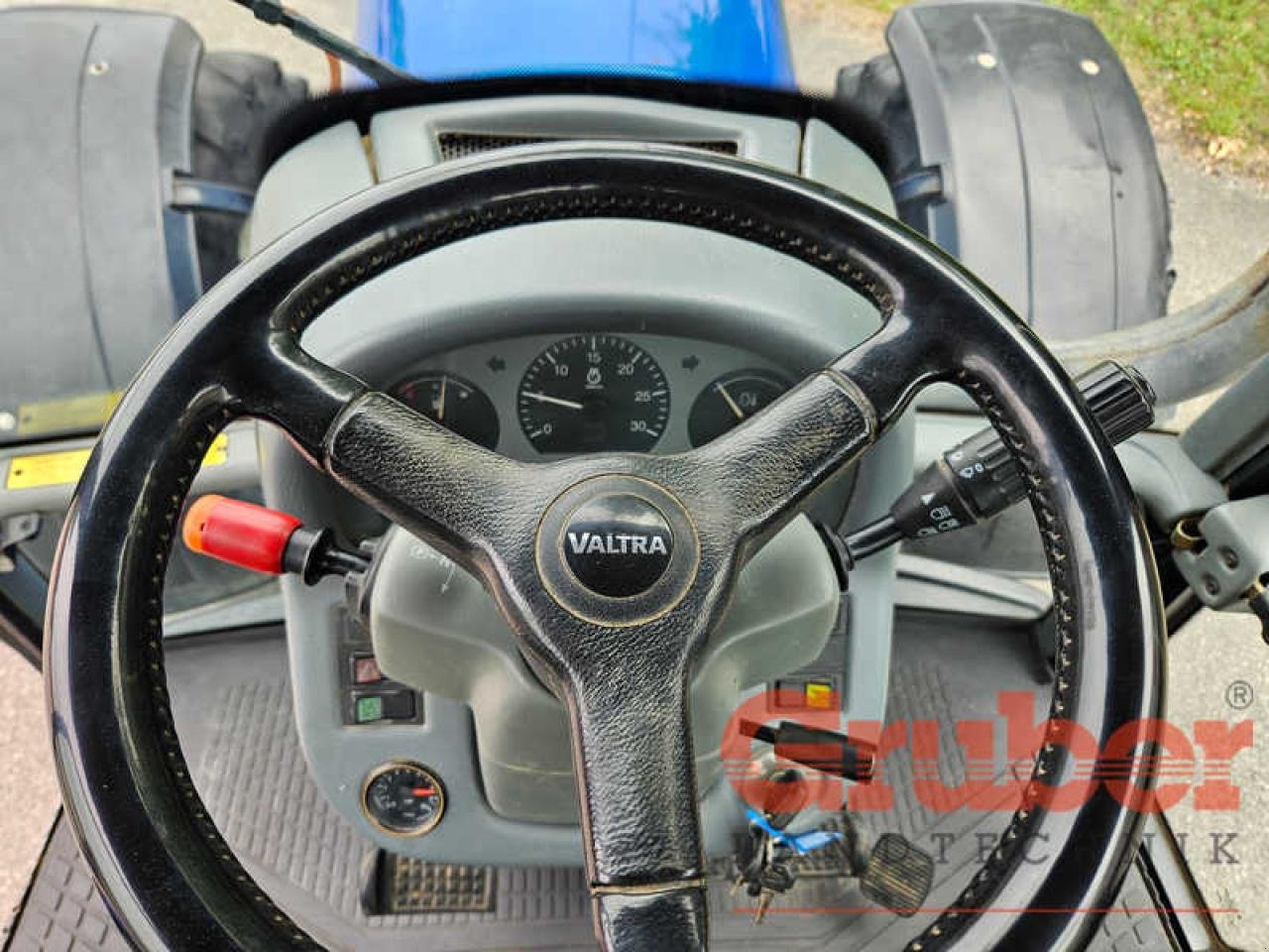 Traktor of the type Valtra T 140, Gebrauchtmaschine in Ampfing (Picture 15)