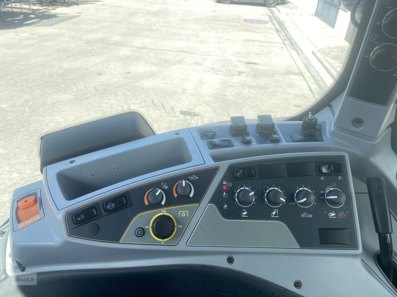 Traktor van het type Valtra T 144 Direct, Gebrauchtmaschine in Burgkirchen (Foto 12)