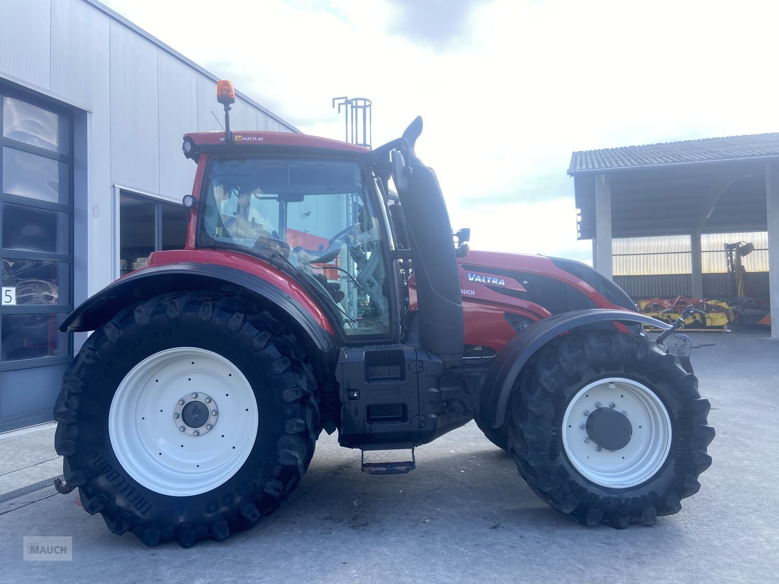 Traktor van het type Valtra T 144 Direct, Gebrauchtmaschine in Burgkirchen (Foto 4)