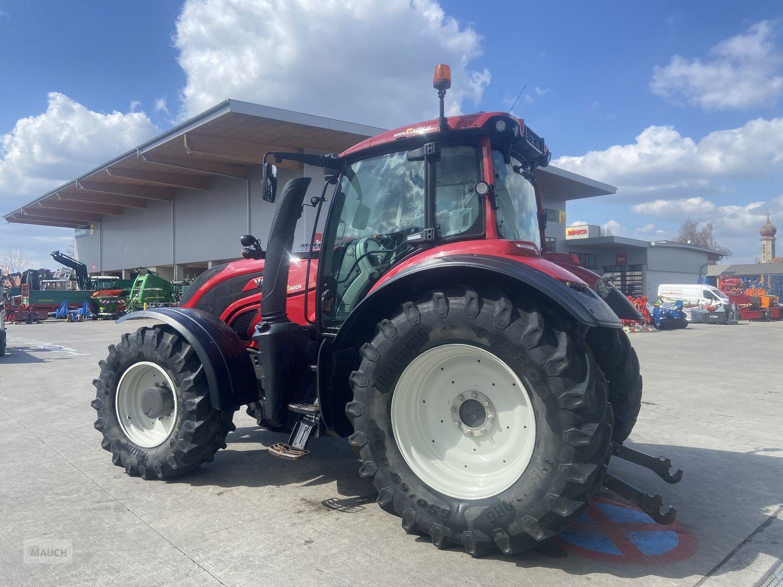 Traktor van het type Valtra T 144 Direct, Gebrauchtmaschine in Burgkirchen (Foto 8)