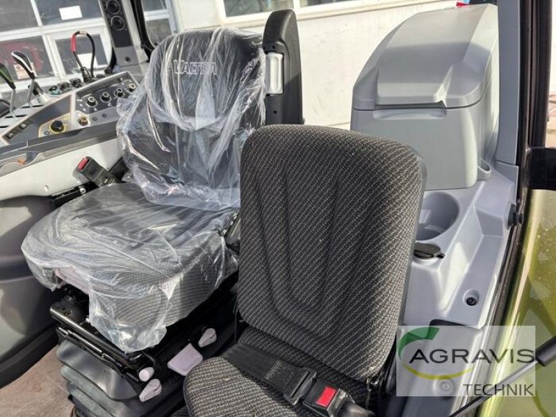 Traktor типа Valtra T 145 A 2A1, Gebrauchtmaschine в Salzkotten (Фотография 10)