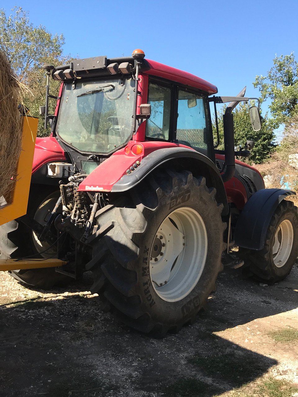 Traktor des Typs Valtra T 152 versu, Gebrauchtmaschine in MORLHON LE HAUT (Bild 2)