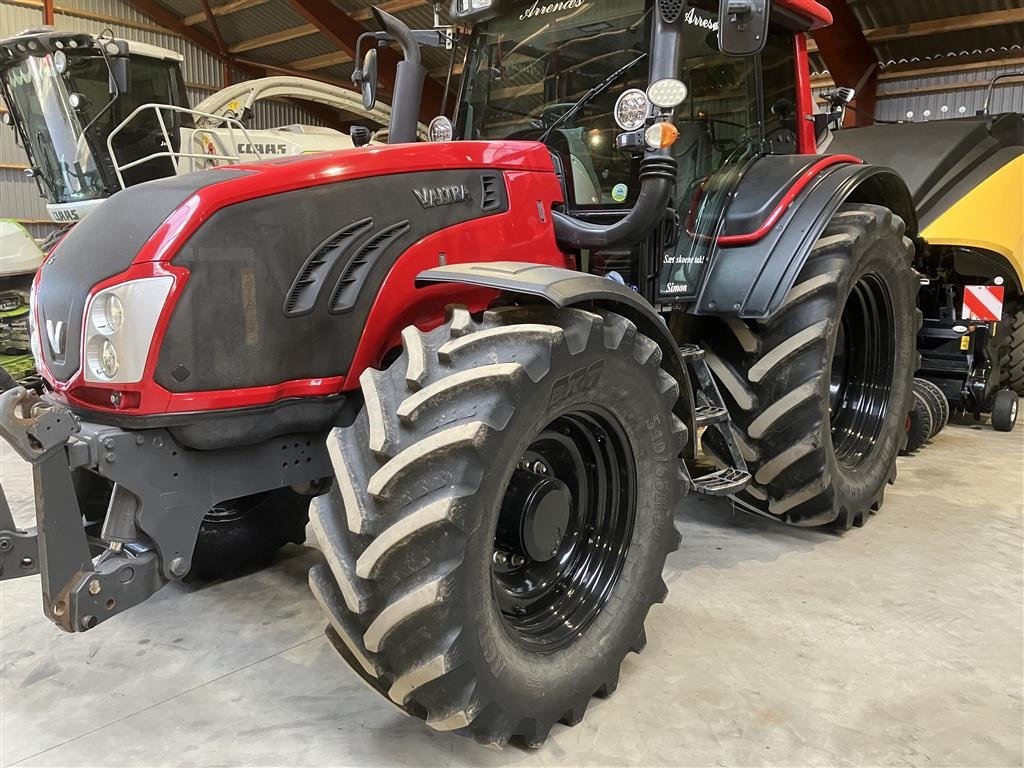 Traktor типа Valtra T 153 Hightec ---- VELHOLDT -  6300 TIMER ---, Gebrauchtmaschine в Høng (Фотография 2)