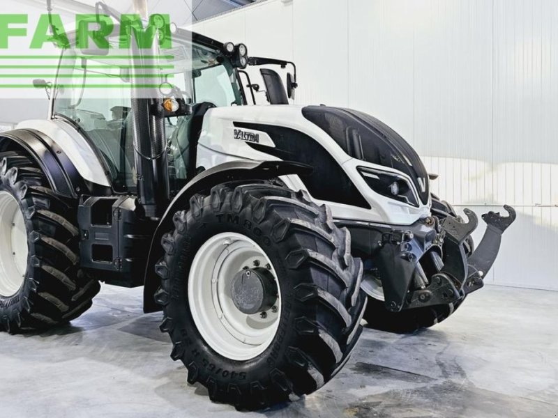 Traktor of the type Valtra t 154 active, Gebrauchtmaschine in MORDY (Picture 1)