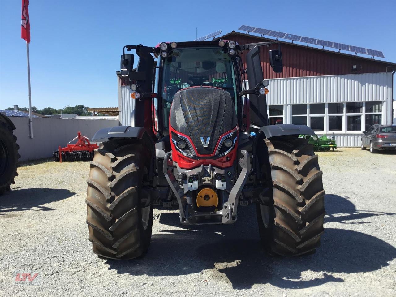 Traktor des Typs Valtra T 155 V GL, Neumaschine in Eggenfelden (Bild 2)