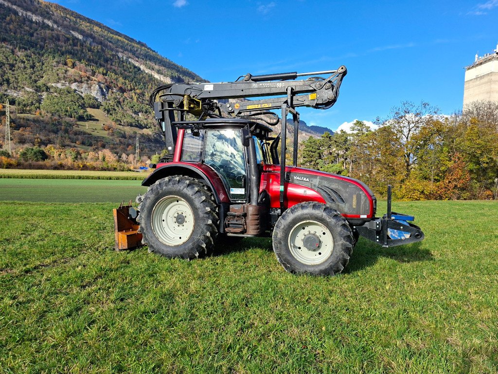 Traktor typu Valtra T 163eDirect Traktor, Gebrauchtmaschine v Chur (Obrázek 4)