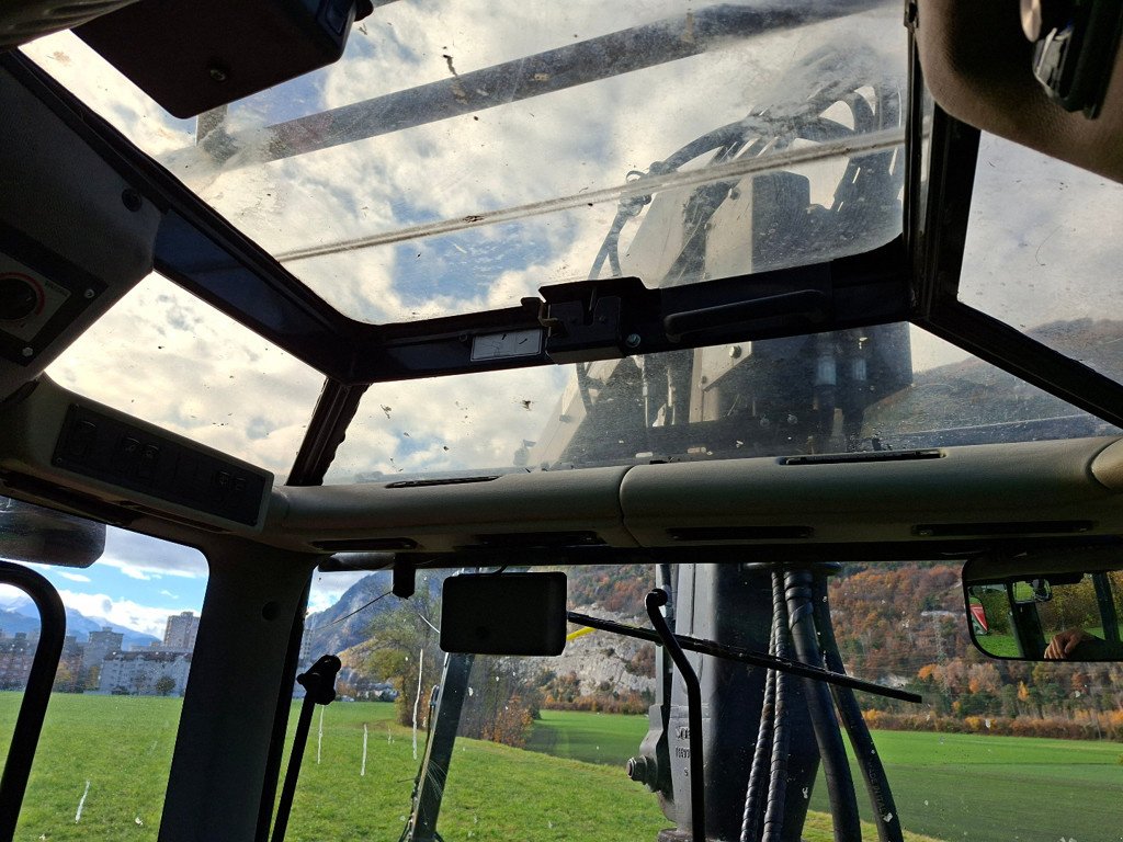 Traktor typu Valtra T 163eDirect Traktor, Gebrauchtmaschine v Chur (Obrázek 11)