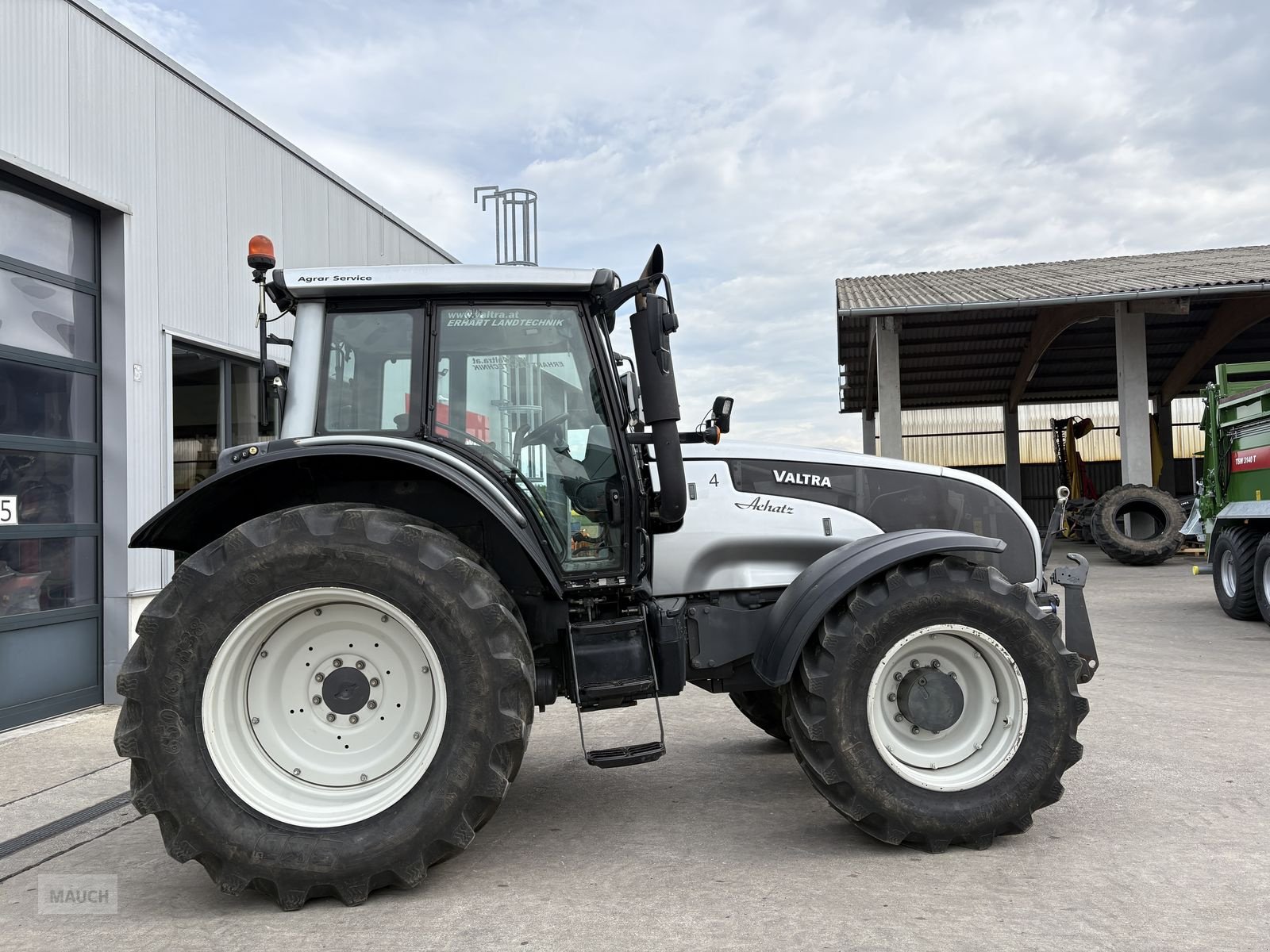 Traktor типа Valtra T 171 HiTech, Gebrauchtmaschine в Burgkirchen (Фотография 4)