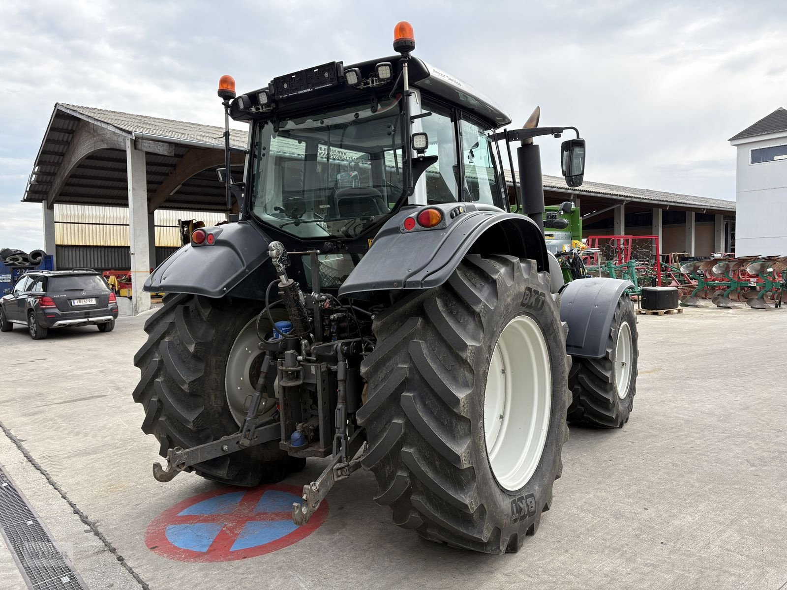 Traktor типа Valtra T 171 HiTech, Gebrauchtmaschine в Burgkirchen (Фотография 5)