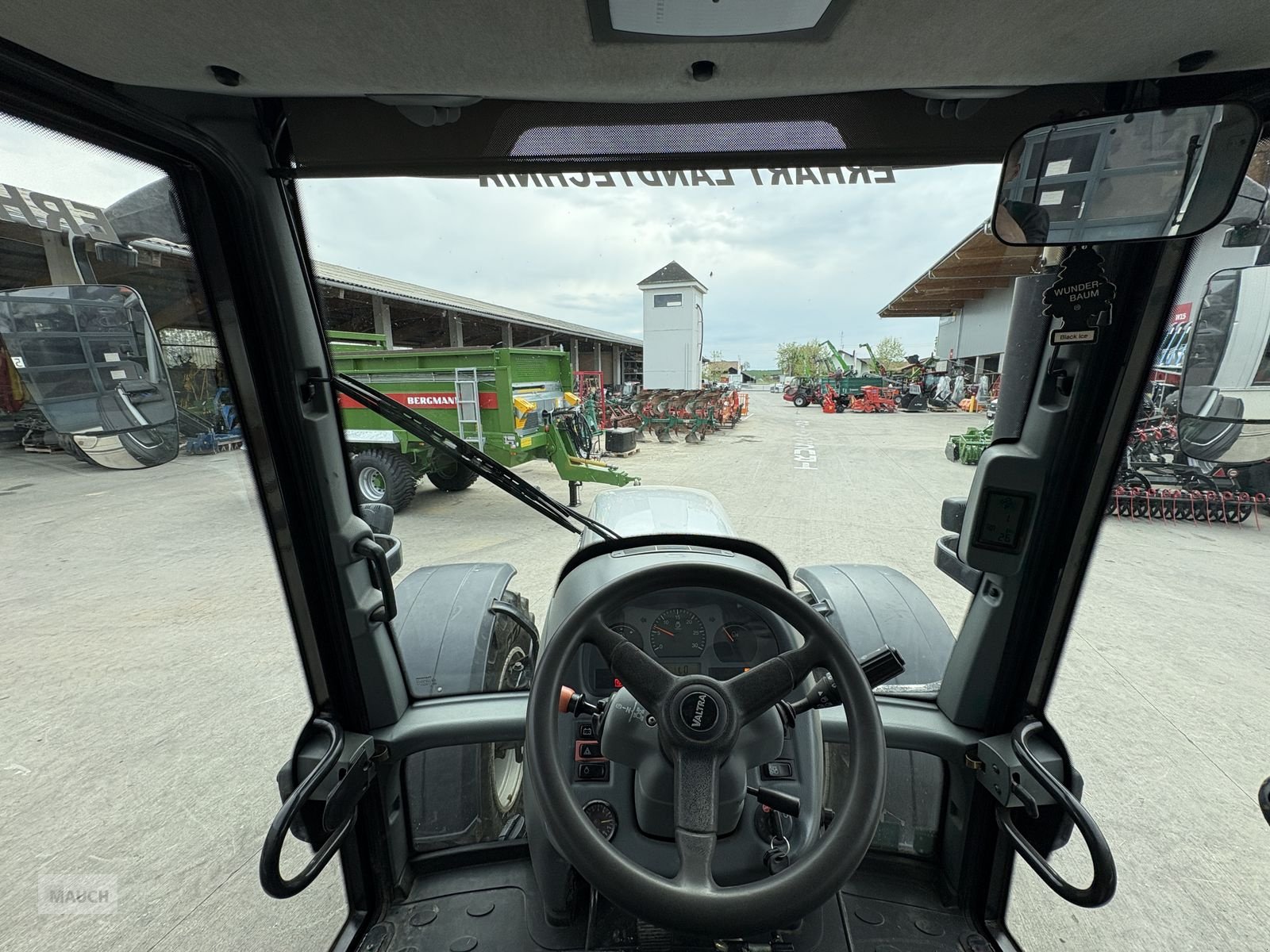 Traktor типа Valtra T 171 HiTech, Gebrauchtmaschine в Burgkirchen (Фотография 16)