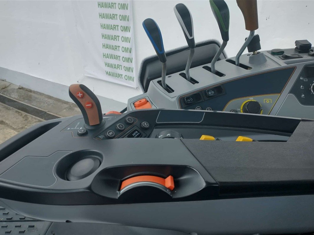 Traktor типа Valtra T 174 E, Gebrauchtmaschine в Plau am See / OT Klebe (Фотография 23)