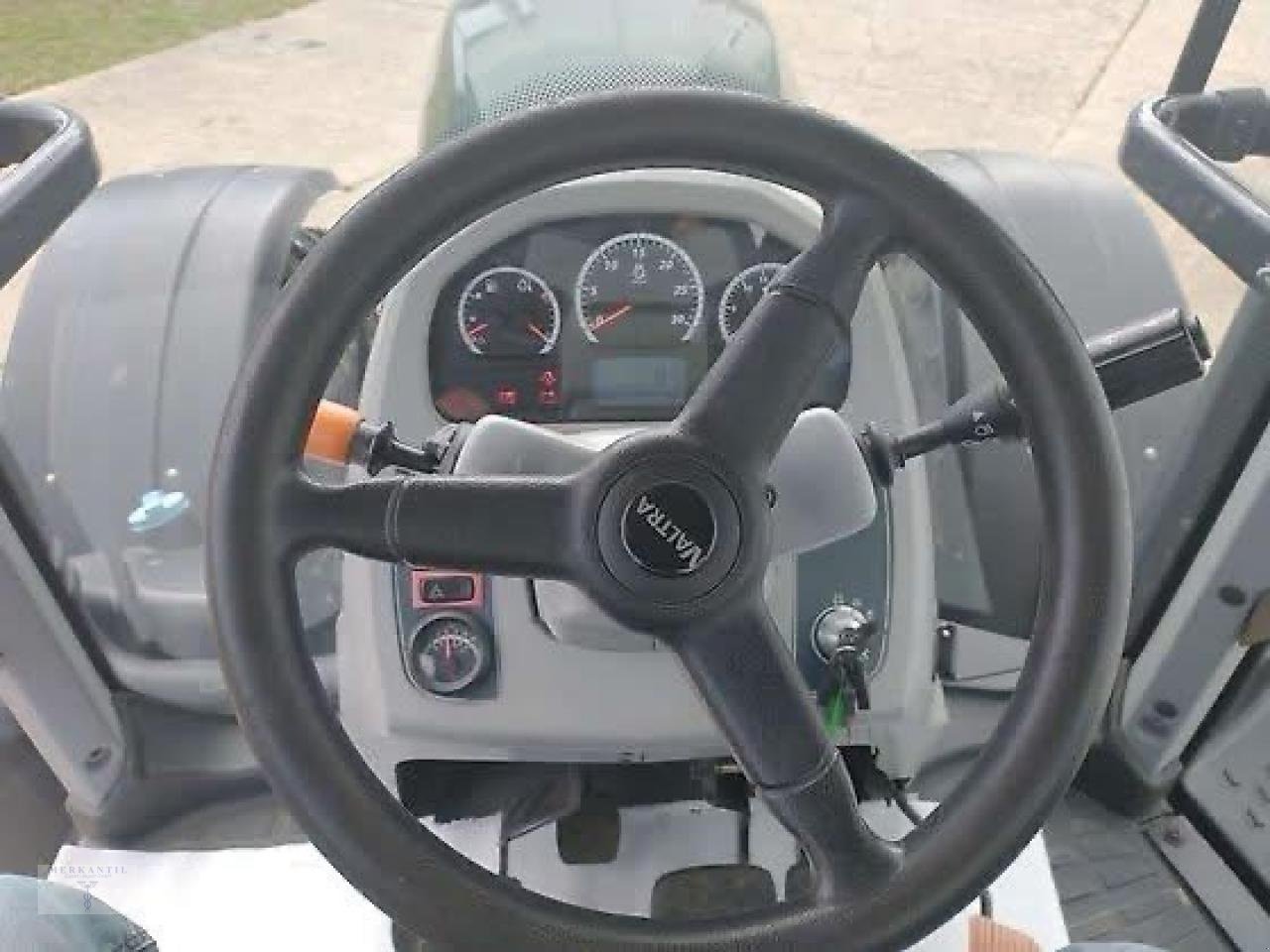 Traktor of the type Valtra T 174 E, Gebrauchtmaschine in Pragsdorf (Picture 7)