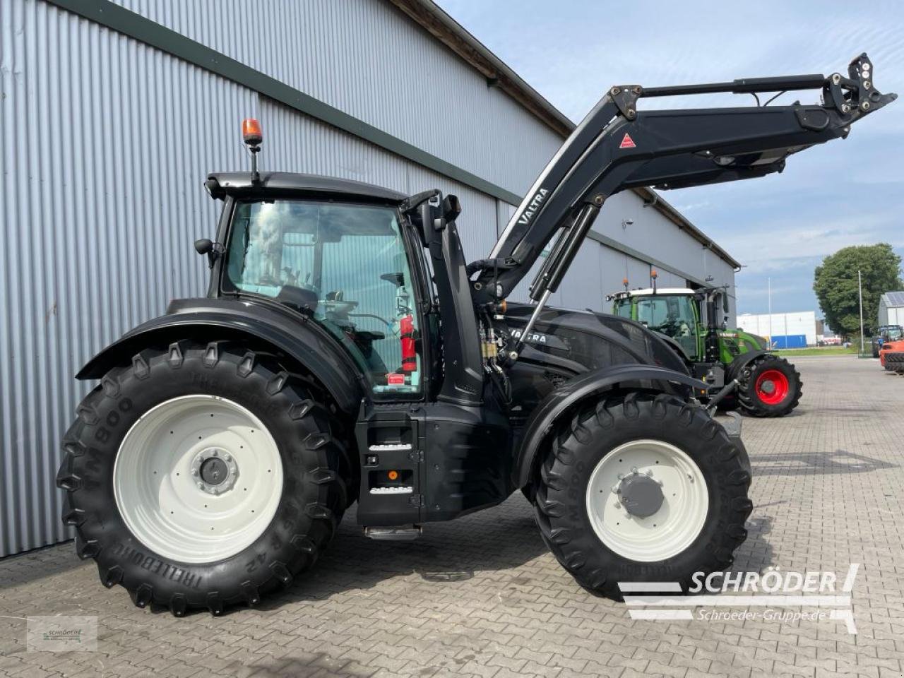 Traktor типа Valtra T 174 EA, Gebrauchtmaschine в Wildeshausen (Фотография 2)