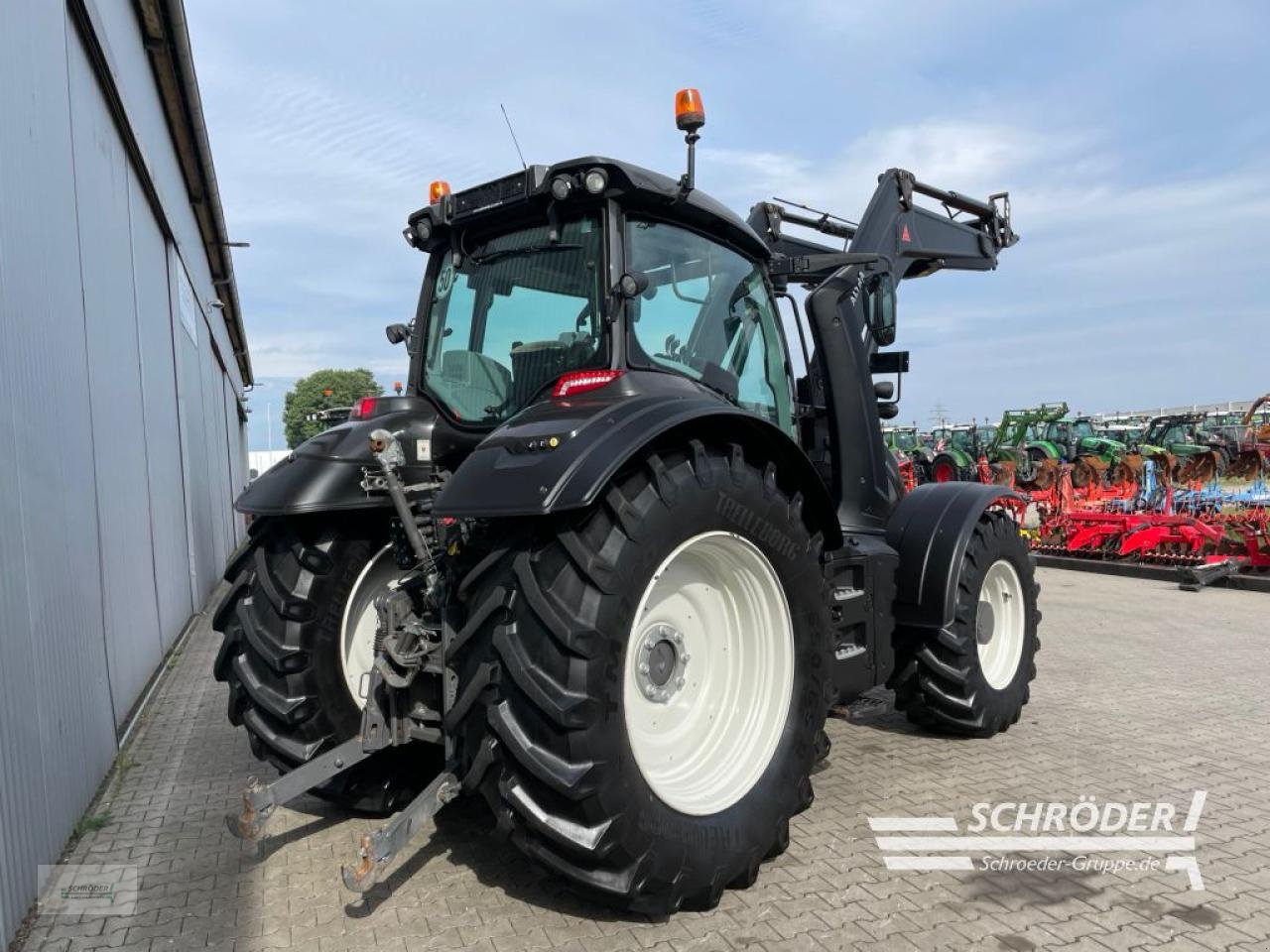 Traktor типа Valtra T 174 EA, Gebrauchtmaschine в Wildeshausen (Фотография 3)