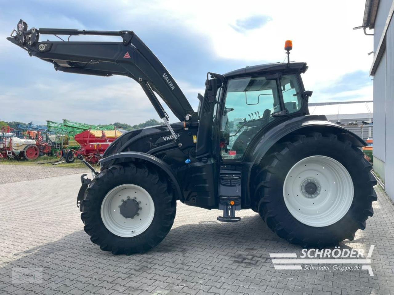 Traktor типа Valtra T 174 EA, Gebrauchtmaschine в Wildeshausen (Фотография 4)