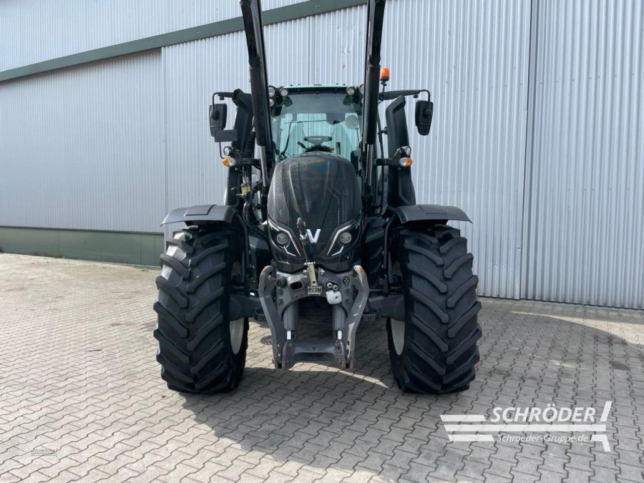 Traktor типа Valtra T 174 EA, Gebrauchtmaschine в Wildeshausen (Фотография 7)