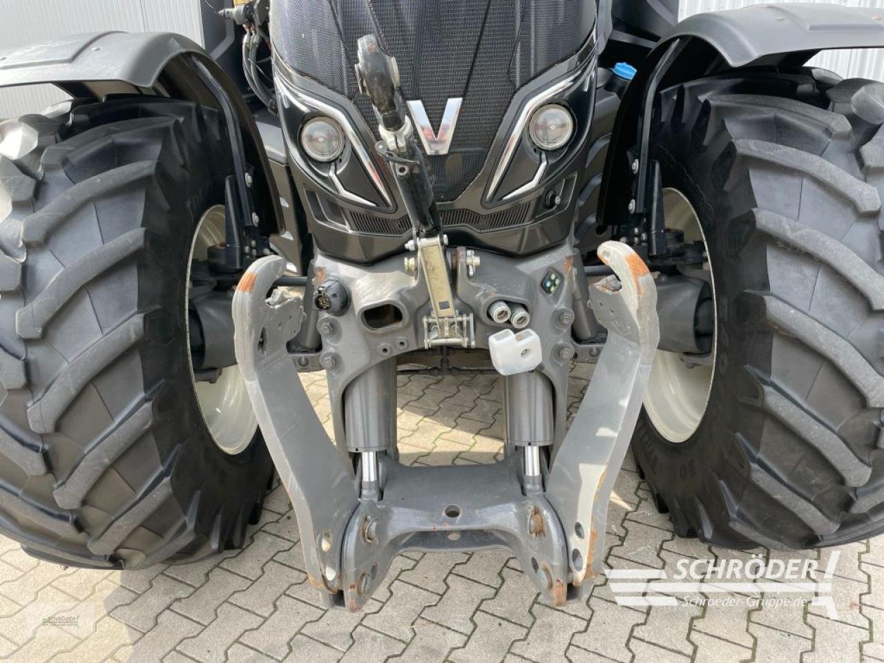 Traktor типа Valtra T 174 EA, Gebrauchtmaschine в Wildeshausen (Фотография 8)