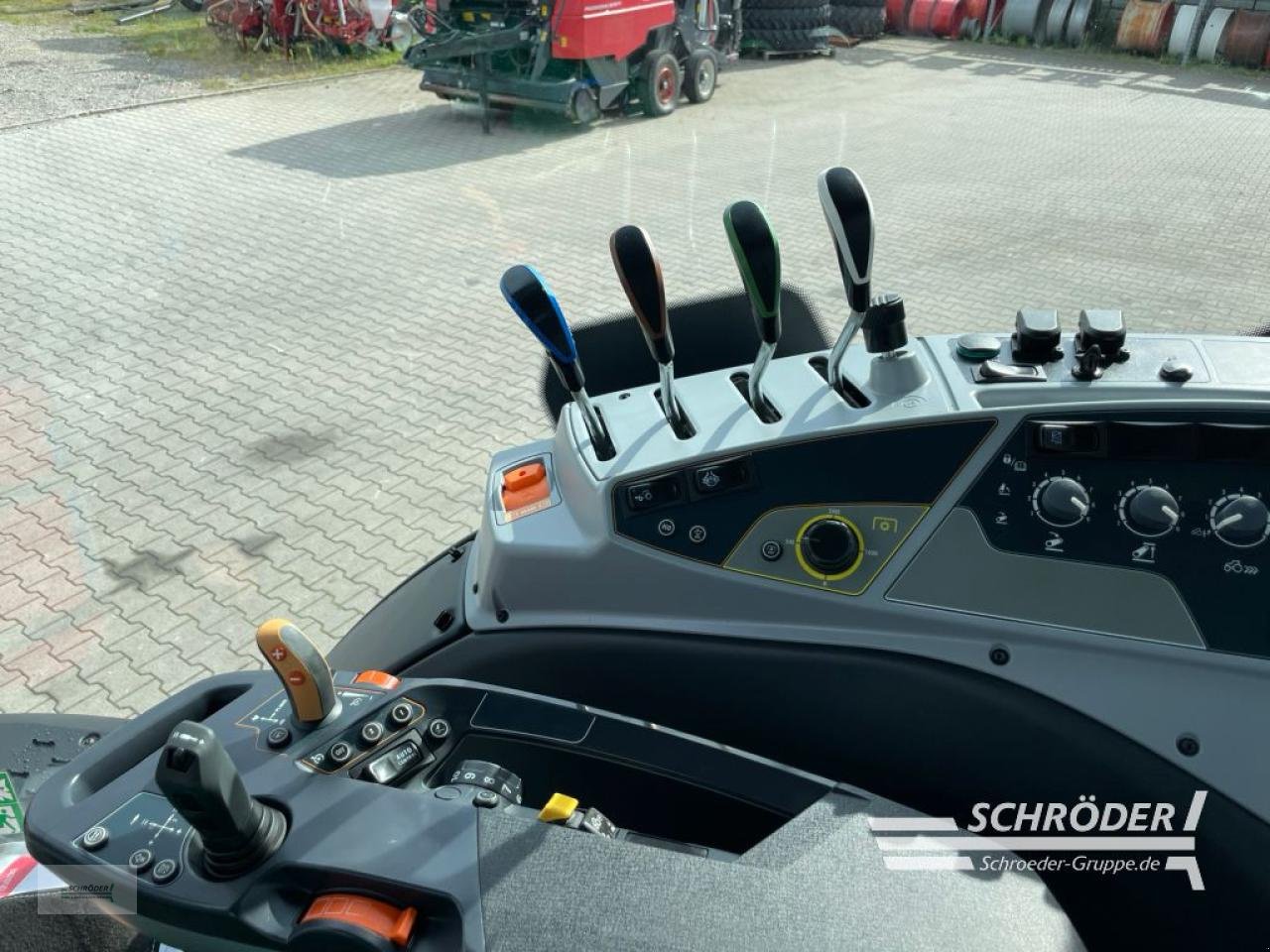 Traktor типа Valtra T 174 EA, Gebrauchtmaschine в Wildeshausen (Фотография 14)