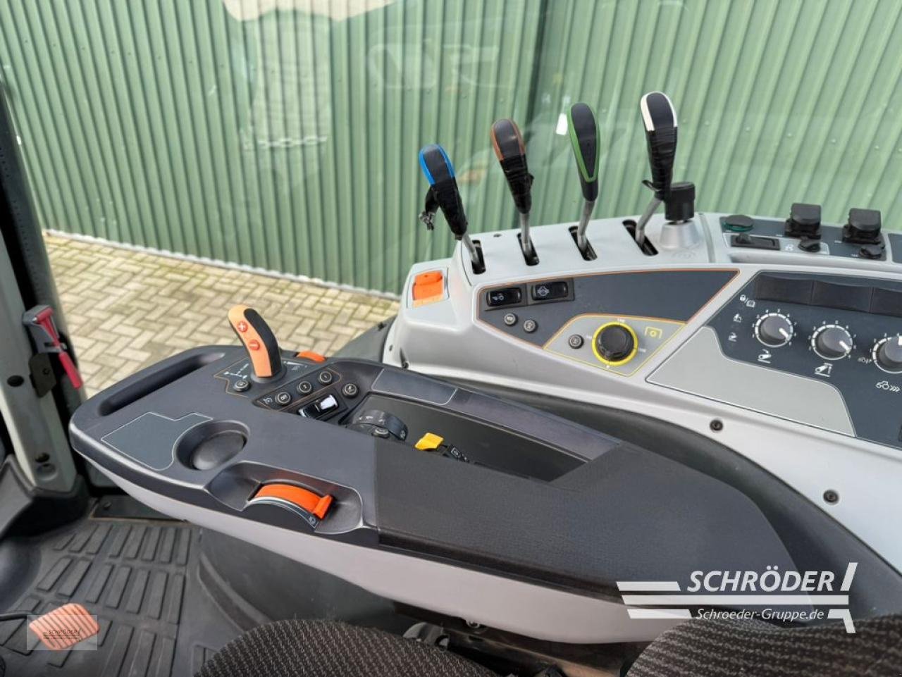 Traktor Türe ait Valtra T 174 EA, Gebrauchtmaschine içinde Twistringen (resim 20)