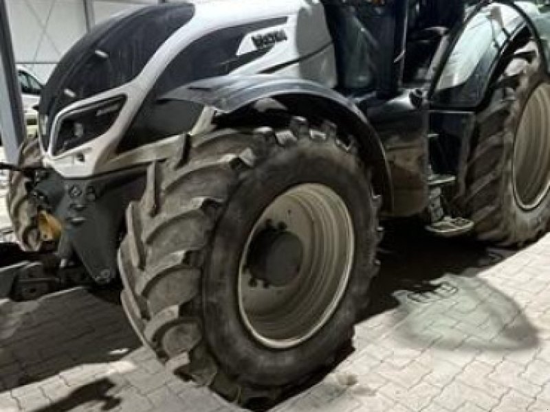 Traktor del tipo Valtra T 174, Gebrauchtmaschine In Bühl (Immagine 1)