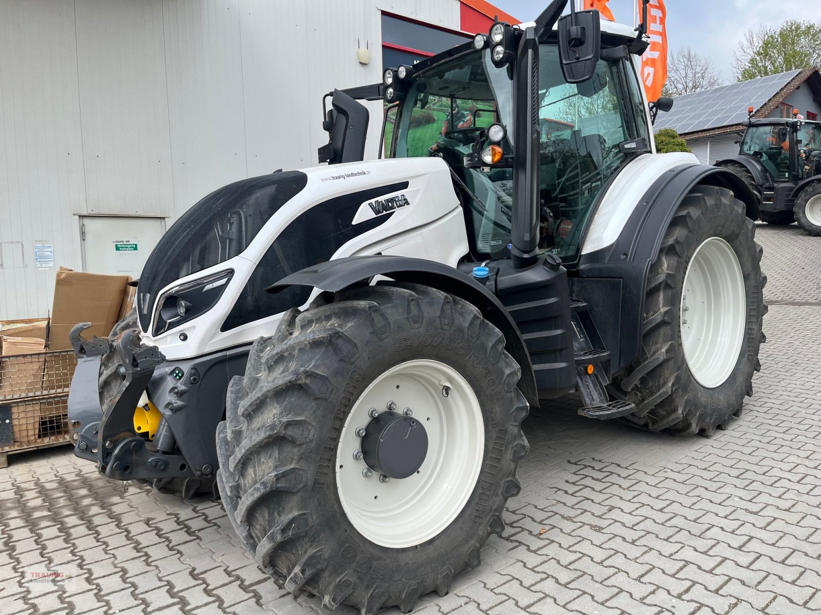 Traktor типа Valtra T 174D mit GPS, Gebrauchtmaschine в Mainburg/Wambach (Фотография 1)