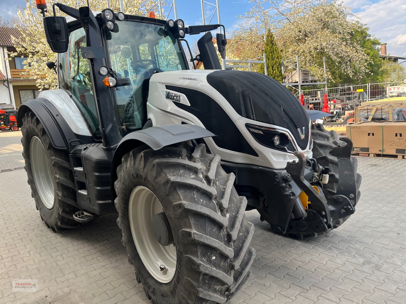 Traktor типа Valtra T 174D mit GPS, Gebrauchtmaschine в Mainburg/Wambach (Фотография 2)